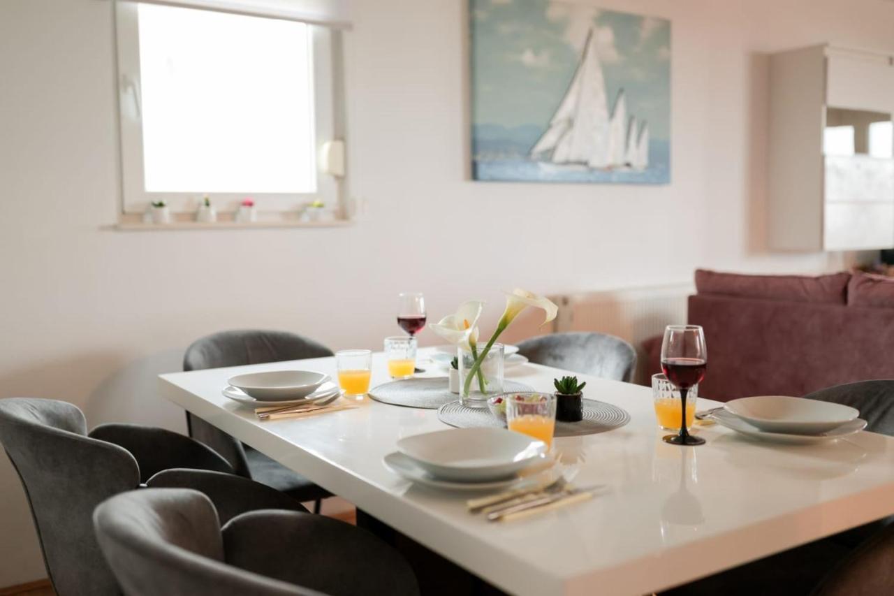 Apartman Nika Sa Jacuzzijem Zara Esterno foto