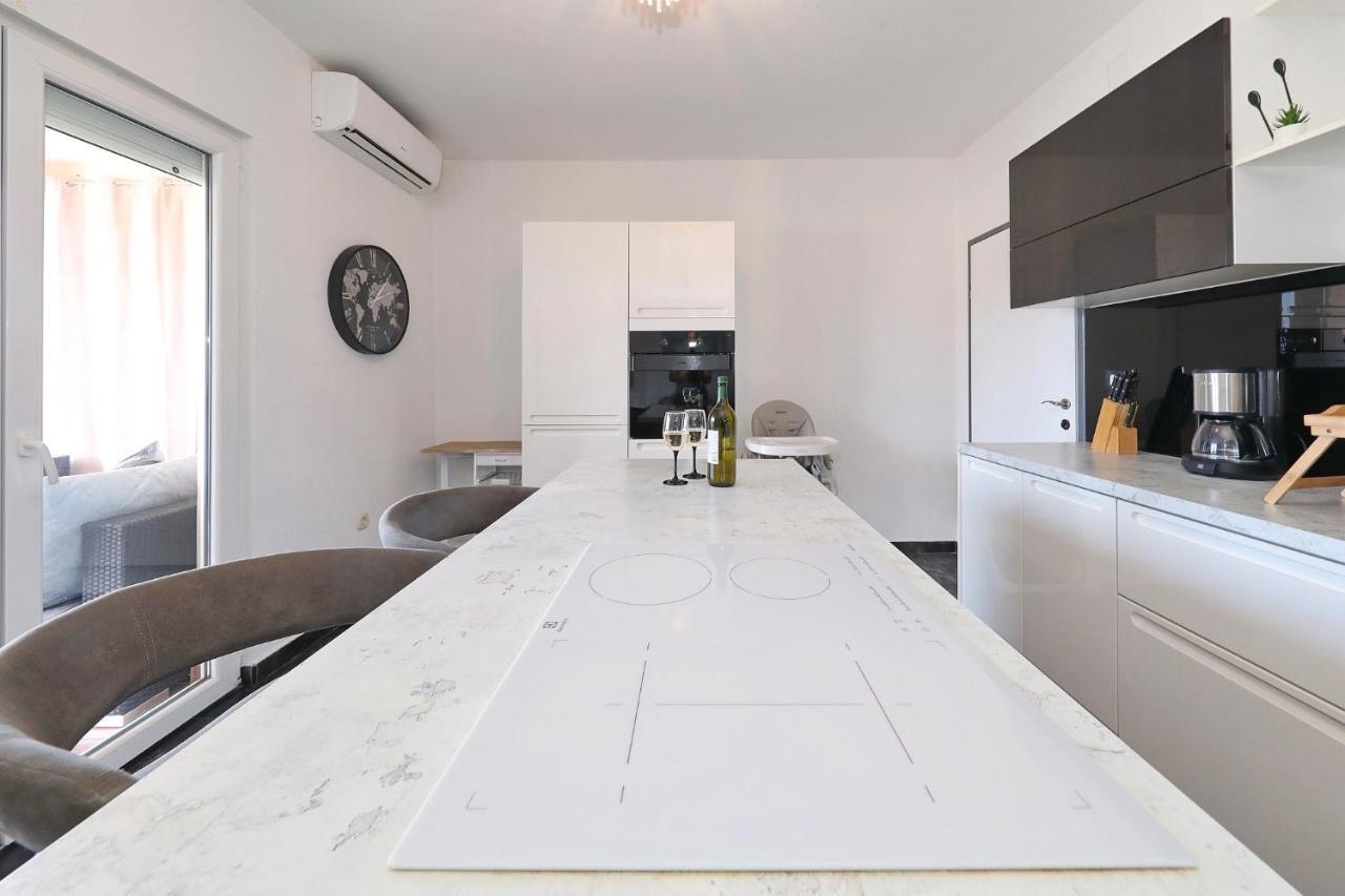 Apartman Nika Sa Jacuzzijem Zara Esterno foto